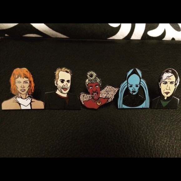 The Fifth Element (Ruby Rhod) Hard Enamel Pin - Picture 3 of 4